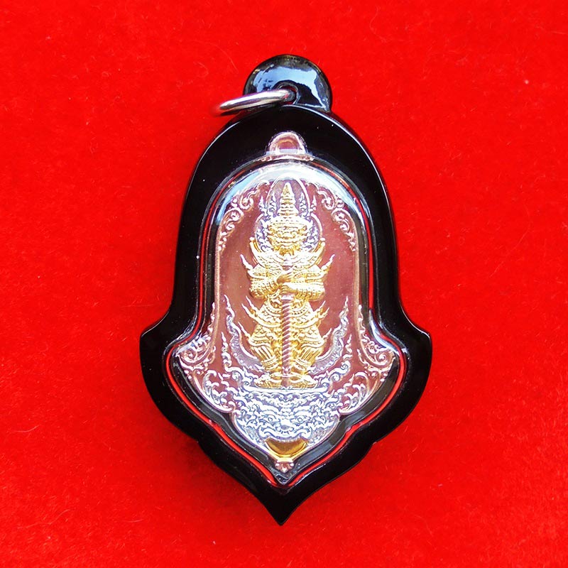 เหรียญท้าวเวสสุวรรณ เนื้อ 3 กษัตริย์ แยกจากชุดประธาน กฐิน 62 วัดแม่ต๋ำ เชียงราย เลข 26 พร้อมเลี่ยม