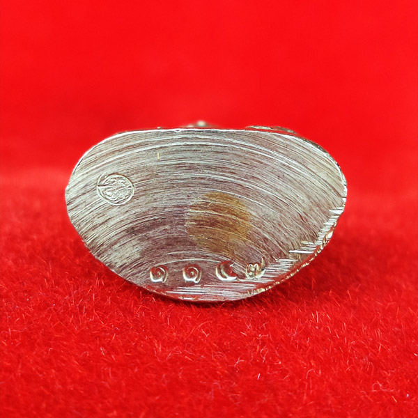 รูปเหมือนปั๊มหลวงพ่อเงิน วัดบางคลาน รุ่นน้ำท่วม พิมพ์คอแอลย้อนยุคปี 15 เนื้ออัลปาก้า สวยหายาก 2