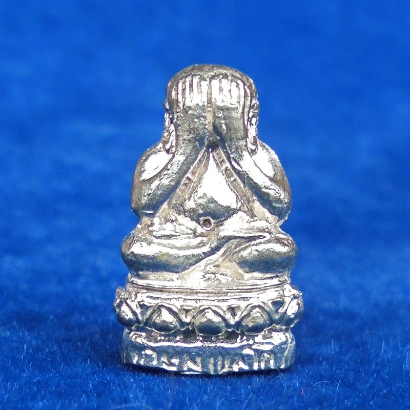 พระปิดตาสารพัดดี แช่น้ำมนต์ หลวงพ่อเกษม เขมโก เนื้อเงิน รุ่นพุทธคุณ ปี 2538 สวยมาก หายาก 2