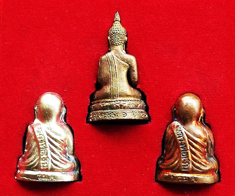 ชุดกรรมการพิเศษ รูปหล่อปั๊ม หลวงพ่อเงิน บางคลาน พิมพ์ปี 15 ออกวัดมงคลทับคล้อ ปี 2556 1