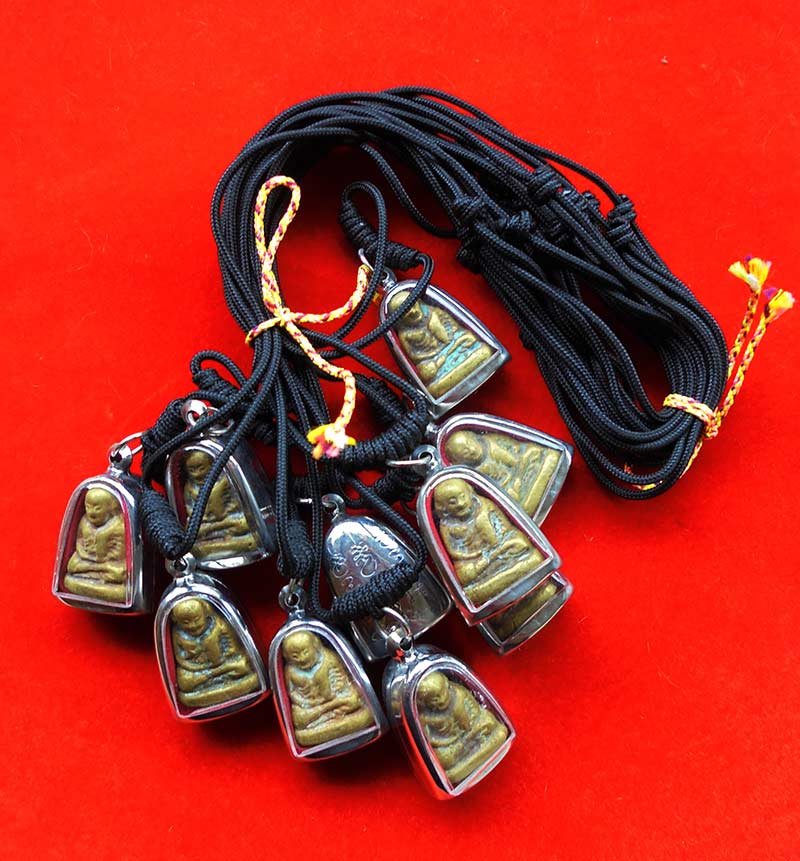 ขอเชิญร่วมทอดกฐินสามัคคี ปื 2563 ทำบุญ 100 บาท รับรูปหล่อหลวงพ่อเงิน บางคลาน พิมพ์ขี้ตา สุดคลาสสิค 4