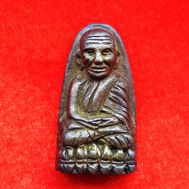 หลวงปู่ทวด หลังเตารีด พิมพ์พระรอด เนื้อนวโลหะ รุ่นสร้างโรงพยาบาลโคกโพธิ์ ปี 2539 สวยโค้ดเต็ม หายาก