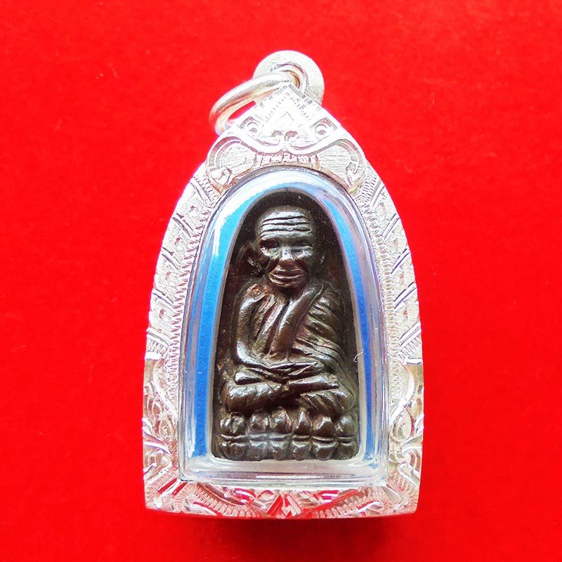 หลวงปู่ทวด หลังเตารีด พิมพ์กลาง เนื้อนวโลหะ รุ่นสร้างโรงพยาบาลโคกโพธิ์ ปี 2539 สวยโค้ดเต็ม หายาก 1