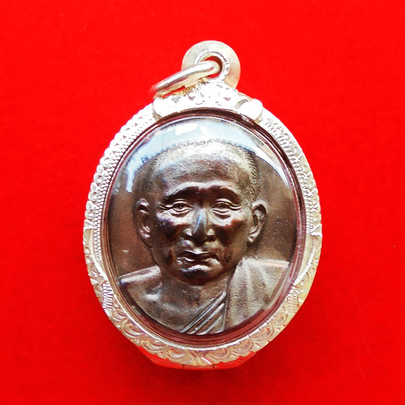 เหรียญพระรูปเหมือนสมเด็จพระญาณสังวร สมเด็จพระสังฆราช หลังภปร.เนื้อนวโลหะ วัดบวรนิเวศ ปี 2552 1