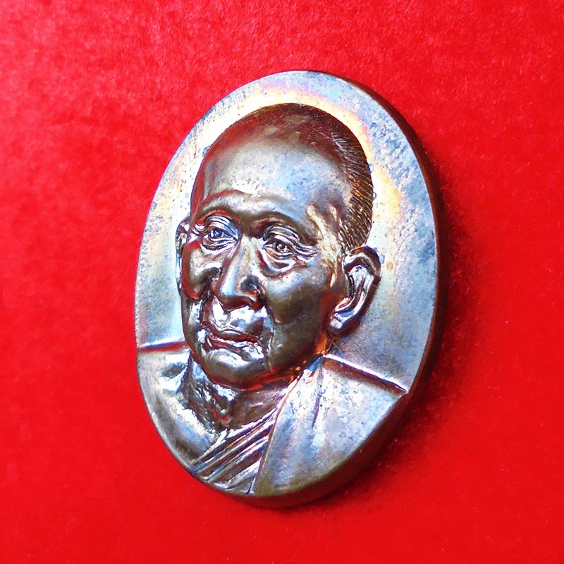 เหรียญพระรูปเหมือนสมเด็จพระญาณสังวร สมเด็จพระสังฆราช หลังภปร.เนื้อนวโลหะ วัดบวรนิเวศ ปี 2552 1