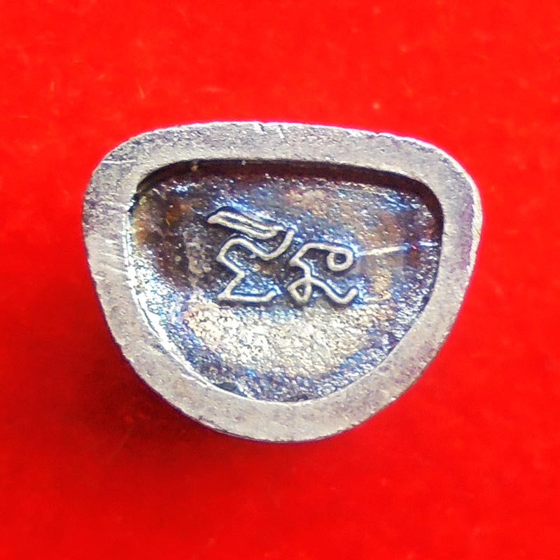 รูปหล่อสมเด็จโต เนื้อเงิน รุ่นสร้างกุฏิชินบัญชร วัดอินทรวิหาร บางขุนพรหม ปี 2545 สวยน่าสะสม 2