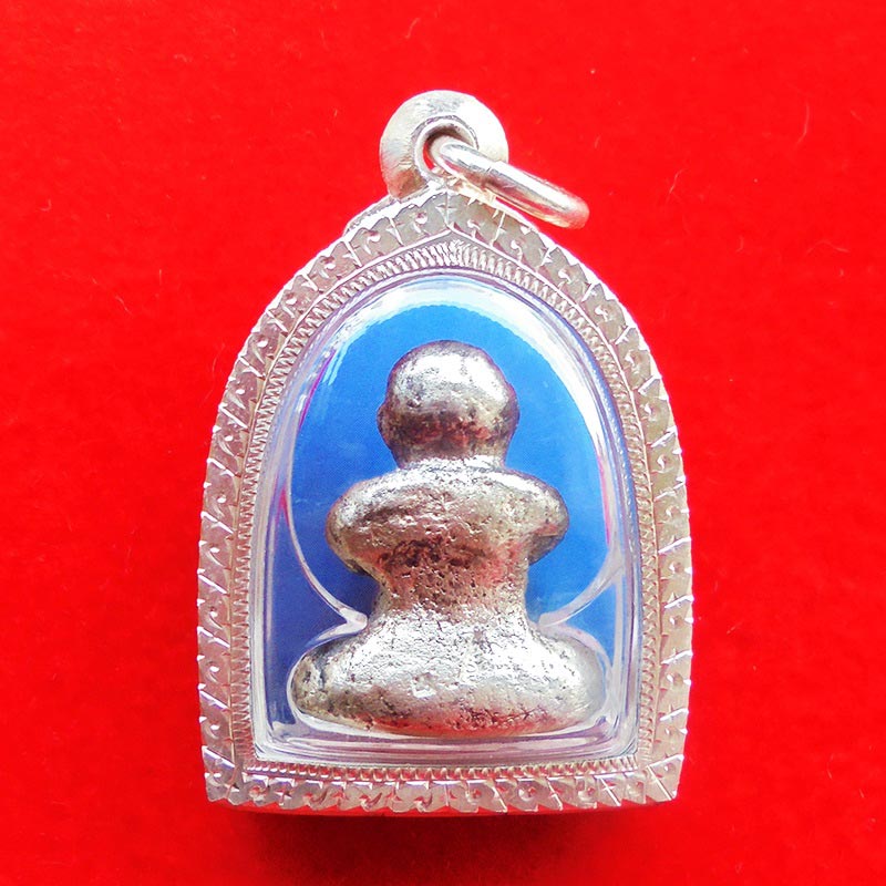 พระปิดตา หลวงพ่อประสิทธิ์ วัดไทรน้อย รุุ่นเสาร์ ๕ เนื้อเงิน เข่าบุ๋ม ปี 2537 ตลับเงิน สวมมาก หายาก 2