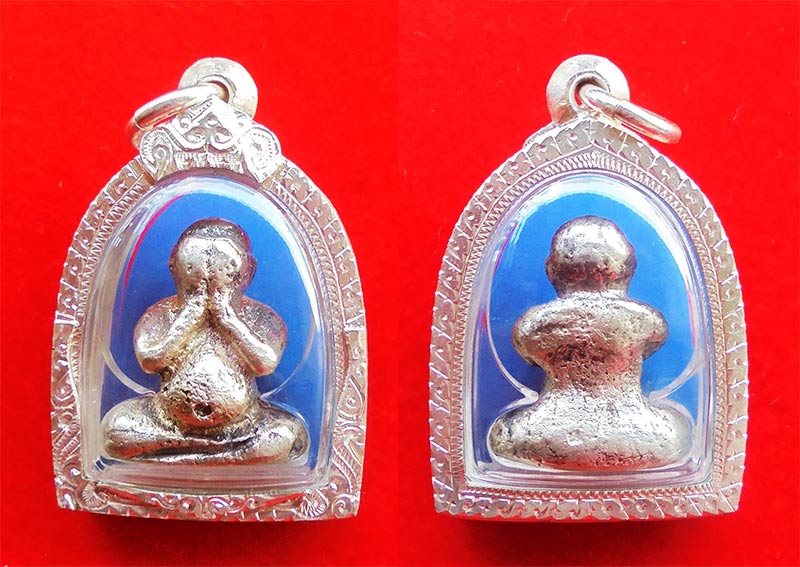 พระปิดตา หลวงพ่อประสิทธิ์ วัดไทรน้อย รุุ่นเสาร์ ๕ เนื้อเงิน เข่าบุ๋ม ปี 2537 ตลับเงิน สวมมาก หายาก 3