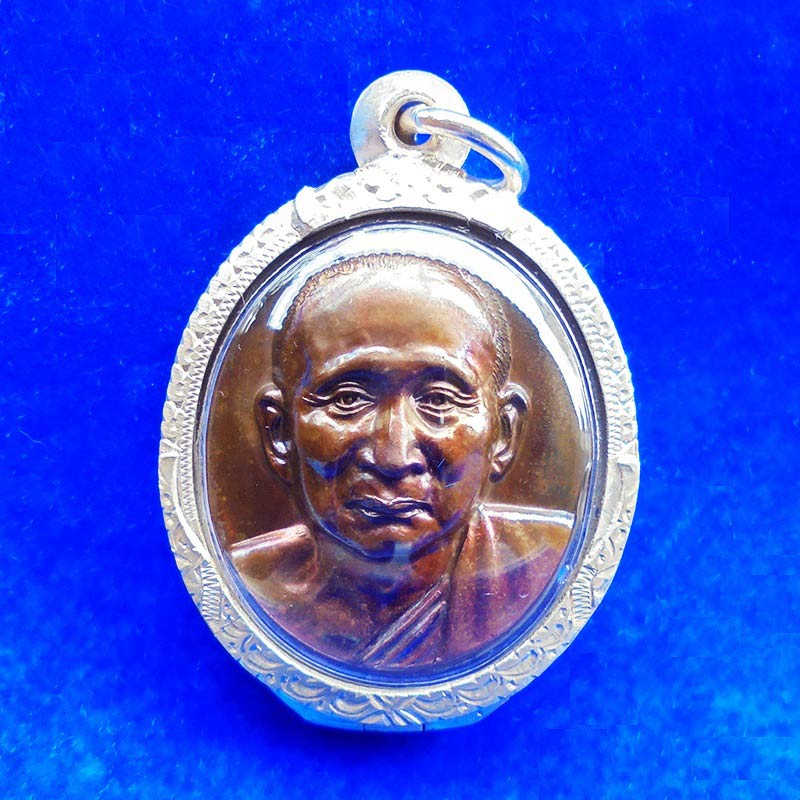 เหรียญพระรูปเหมือนสมเด็จพระญาณสังวร สมเด็จพระสังฆราช หลังภปร.เนื้อนวโลหะ วัดบวรนิเวศ ปี 2552 1
