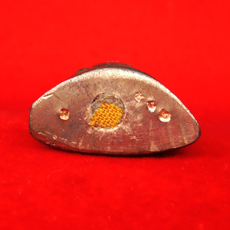 หลวงพ่อคูณ โภคทรัพย์ 88 พิมพ์ใหญ่ เนื้อนวโลหะ รุ่นโภคทรัพย์ คูณ 88 วัดบ้านไร่ ปี 2553  หมายเลข 582 2