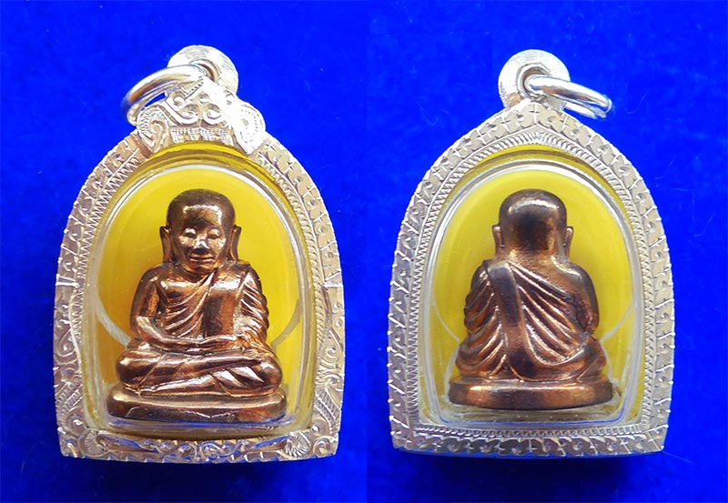 รูปหล่อหลวงพ่อเงิน บางคลาน พิมพ์นิยม เนื้อนวโลหะ กรรมการ รุ่น 55 มหาบารมี 85 พรรษา ปี 2555 3