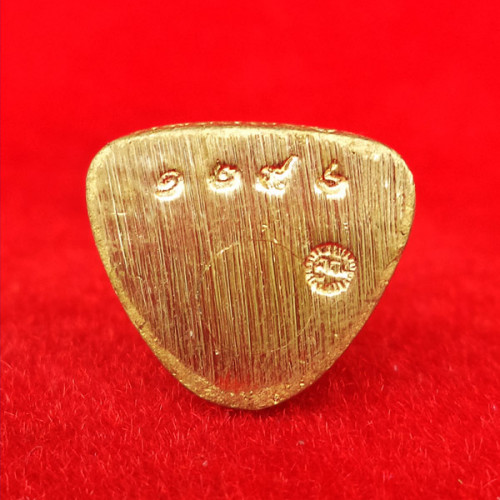 รูปหล่ออุดมวลสาร หลวงพ่อคูณ วัดบ้านไร่ รุ่นอุดมโภคทรัพย์ คูณ๙๐ เนื้อกระดิ่งเรียกทรัพย์ สวยเข้มขลัง 2