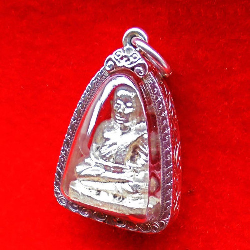 รูปหล่อหลวงพ่อเงิน บางคลาน รุ่นช้างคู่ เนื้อเงิน พิมพ์ใหญ่ หล่อนำฤกษ์ในพิธี วัดท้ายน้ำ ปี 2526