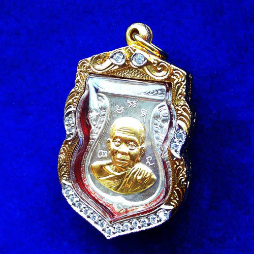 เหรียญเสมา หลวงพ่อคูณ หลังยันต์ รุ่นโภคทรัพย์คูณ ๘๘ เนื้อเงินหน้าทองคำ ตลับทองฝังเพชร