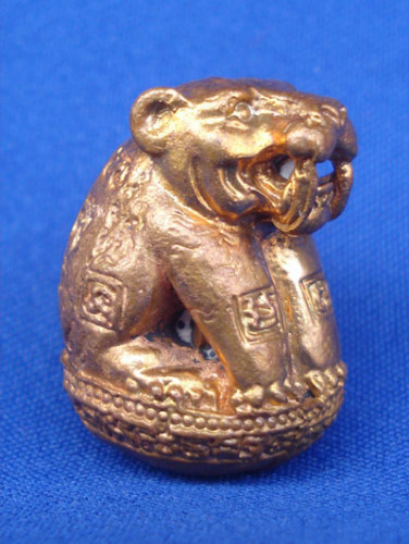 ลูกอมเสือ มหาอุด เสาร์๕ รุ่นสร้างบารมี หลวงพ่อสนั่น วัดกลางราชครูธาราม ปี 2553 สำหรับปีนี้ต้องบูชา 1