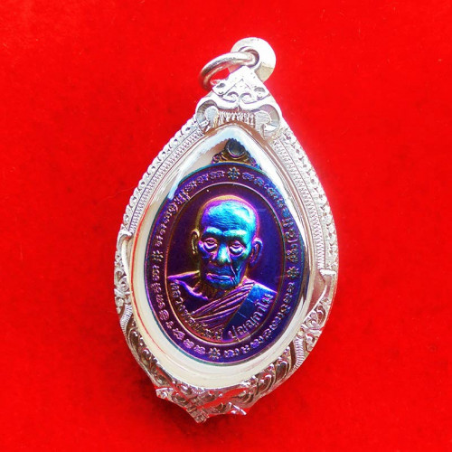 เหรียญรวยล้นฟ้าพญาไก่ หลวงพ่อพัฒน์ วัดห้วยด้วน เนื้อปีกเครื่องบินชุบไทเทเนียม ปี 2563 ตลับเงิน