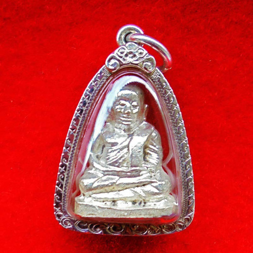 รูปหล่อหลวงพ่อเงิน บางคลาน รุ่นช้างคู่ เนื้อเงิน พิมพ์ใหญ่ หล่อนำฤกษ์ในพิธี วัดท้ายน้ำ ปี 2526 1