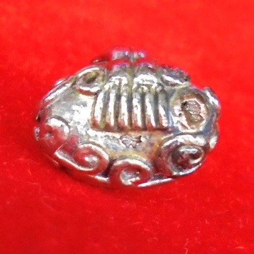 พระปิดตายันต์ยุ่ง หลวงปู่เอี่ยม วัดหนัง เนื้อสัมฤทธิ์เงิน พิมพ์ใหญ่ ปี 2554 สุดยอดตำรับวัดหนัง หายาก 2