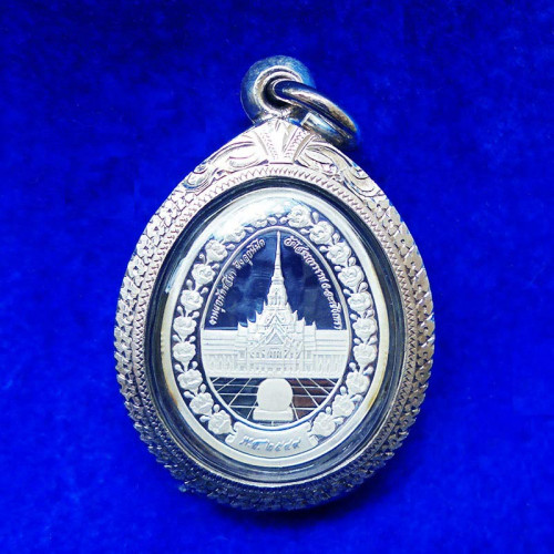 สวยปิ๊ง เหรียญพระพุทธโสธร รูปไข่ งานผูกพัทธสีมา ฝังลูกนิมิต พระอุโบสถหลังใหม่ เนื้อเงินขัดเงาพ่นทราย 1