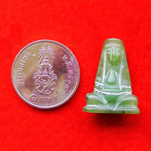 พระหินหยกแกะ พิมพ์เจ้าแม่กวนอิม วัดธรรมมงคล สร้างโดยพระอาจารย์วิริยังค์ ปี 2536 สวยหายาก 3