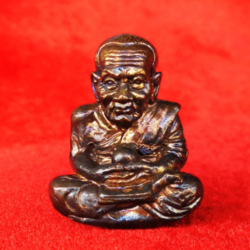 รูปหล่อหลวงปู่ทวด รุ่นมหาเศรษฐีมีแล้วรวย วัดนาคกลางวรวิหาร เนื้อสัมฤทธิ์ ปี 2556 สวยน่าสะสมมาก 6