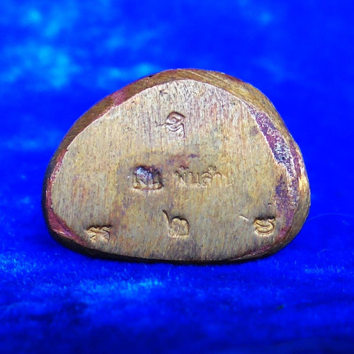 รูปหล่อหลวงพ่อเงิน บางคลาน พิมพ์ขี้ตา รุ่นเงินพันล้าน เนื้อนวโลหะ หล่อผิวไฟ ปี 2558 2