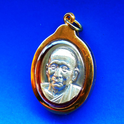 เหรียญพระรูปเหมือนสมเด็จพระญาณสังวร สมเด็จพระสังฆราช หลังภปร.เนื้อเงิน วัดบวรนิเวศ ปี 2552