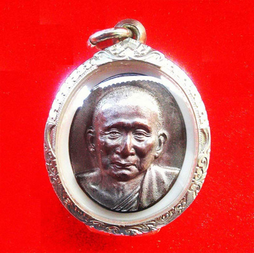 เหรียญพระรูปเหมือนสมเด็จพระญาณสังวร สมเด็จพระสังฆราช หลังภปร.เนื้อนวโลหะ วัดบวรนิเวศ ปี 2552 1