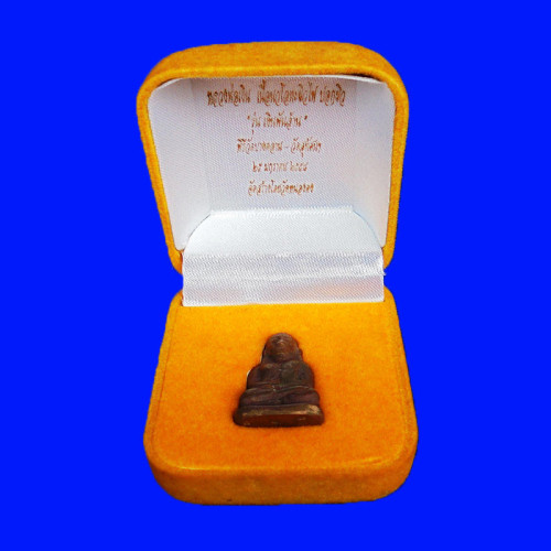 รูปหล่อหลวงพ่อเงิน บางคลาน พิมพ์ขี้ตา รุ่นเงินพันล้าน เนื้อนวโลหะ หล่อผิวไฟ ปี 2558 3