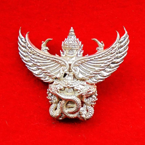 พญาครุฑหยุดนาค รุ่นแรก พระอาจารย์ต๋อง วัดพุตะเคียน จ.กาญจนบุรี เนื้อทองขาว ตอกโค้ด สวยมาก น่าบูชา 2 1