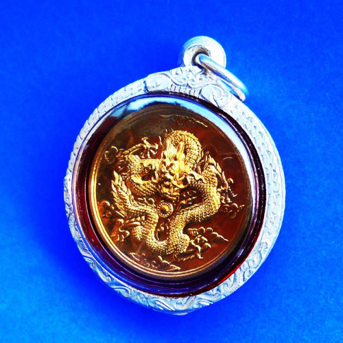  เหรียญพญามังกรทองจักรพรรดิ์ เนื้อทองมหาชนวน วัดไตรมิตรวิทยาราม ท่านเจ้าคุณธงชัยปลุกเสก ปี 2555