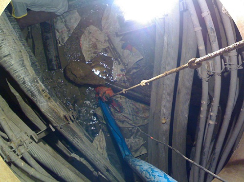 เจาะเข้าบ่อไฟฟ้า