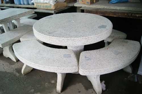 โต๊ะหินขัดทรงกลมมีรูตรงกลาง (ชุดใหญ่) 1