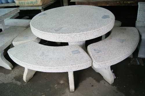 โต๊ะหินขัดทรงกลมมีรูตรงกลาง (ชุดใหญ่) 2