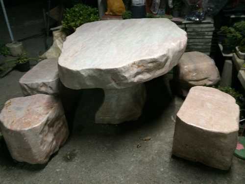 โต๊ะหินแก้วสีชมพู (กลาง)