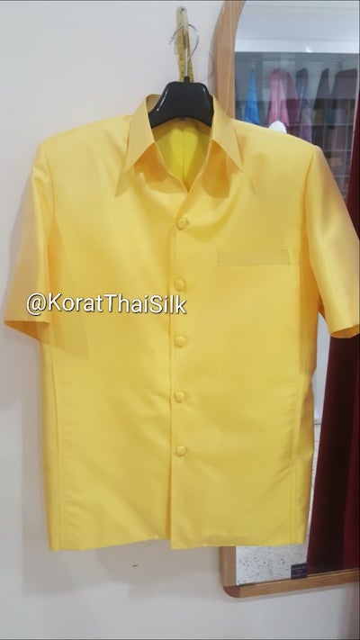 เสื้อไหมซาฟารี สีเหลือง1 size m (1)ราคา 1,890.- L(1)ราคา 1,890.- xl(1)ราคา2,090
