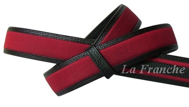 เข็มขัดผ้าไหมสีแดง เย็บริมหนังสีดำ กว้าง 1.2 นิ้ว code 2c00805e