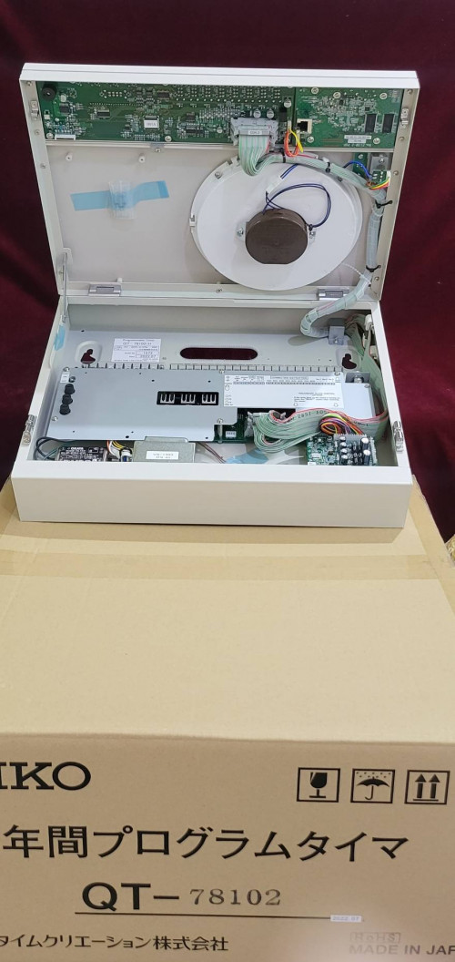 YEARLY PROGRAMMABLE TIMER (GNSS Synchronization) Wall-Mount Type QT-78102 5