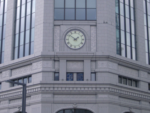นาฬิกาขนาดใหญ่ที่อาคารซัปโปโรโอโดรินิชิ 4 เมืองซัปโปโร ฮอกไกโด 1