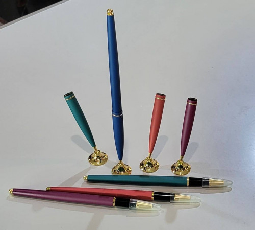 ชุดปากกาพร้อมถ้วยแบบสีสัน