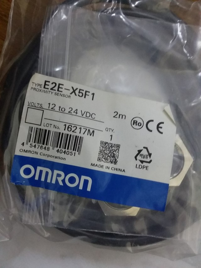 OMRON E2E-X5F1 12-24VDC 2M ราคา 1000 บาท