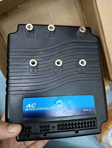 A.C.MOTOR CONTROLLER MODEL: P1230-2402 24VDC 250A ราคา 15,960.00 บาท