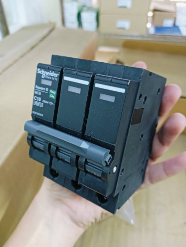 SCHNEIDER BREAKER MODEL: QO310VSC6T 3P 10A 6KA ราคา 1,447.80 บาท