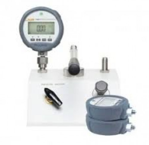 Fluke P5510/14B-2700G-4/C Pneumatic Comparison Test Pump with four gauges, accredited ราคา 583,155  