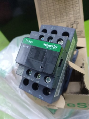 Contattore Schneider Electric LC1D25B7 - 25A, 3 Poli, 1NO+1NC, Per Motori Fino A 11kW 400V