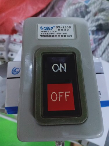 CNAOM สวิทซ์กดจม MODEL: BS-230B 30A AC380V 3.7KW ON-OFF ราคา 180 บาท