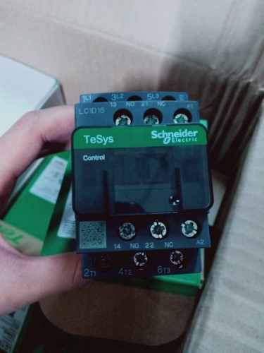 SCHNEIDER MODEL: LC1D18M7 220V  ราคา 6,355.00 บาท