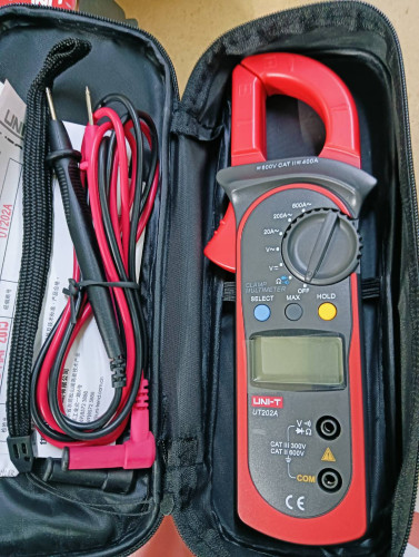 UNI-T DIGITAL CLAMP METER MULTIMETER MODEL: UT202A ราคา 1,950.00 บาท