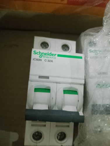 IC60N 2P 32A SCHNEIDER