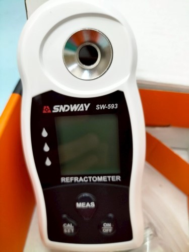 SNDWAY REFRACTOMTER เครื่องวัดความเข้มข้น แบบดิจิตอล MODEL: SW-593 ราคา 5,800 บาท